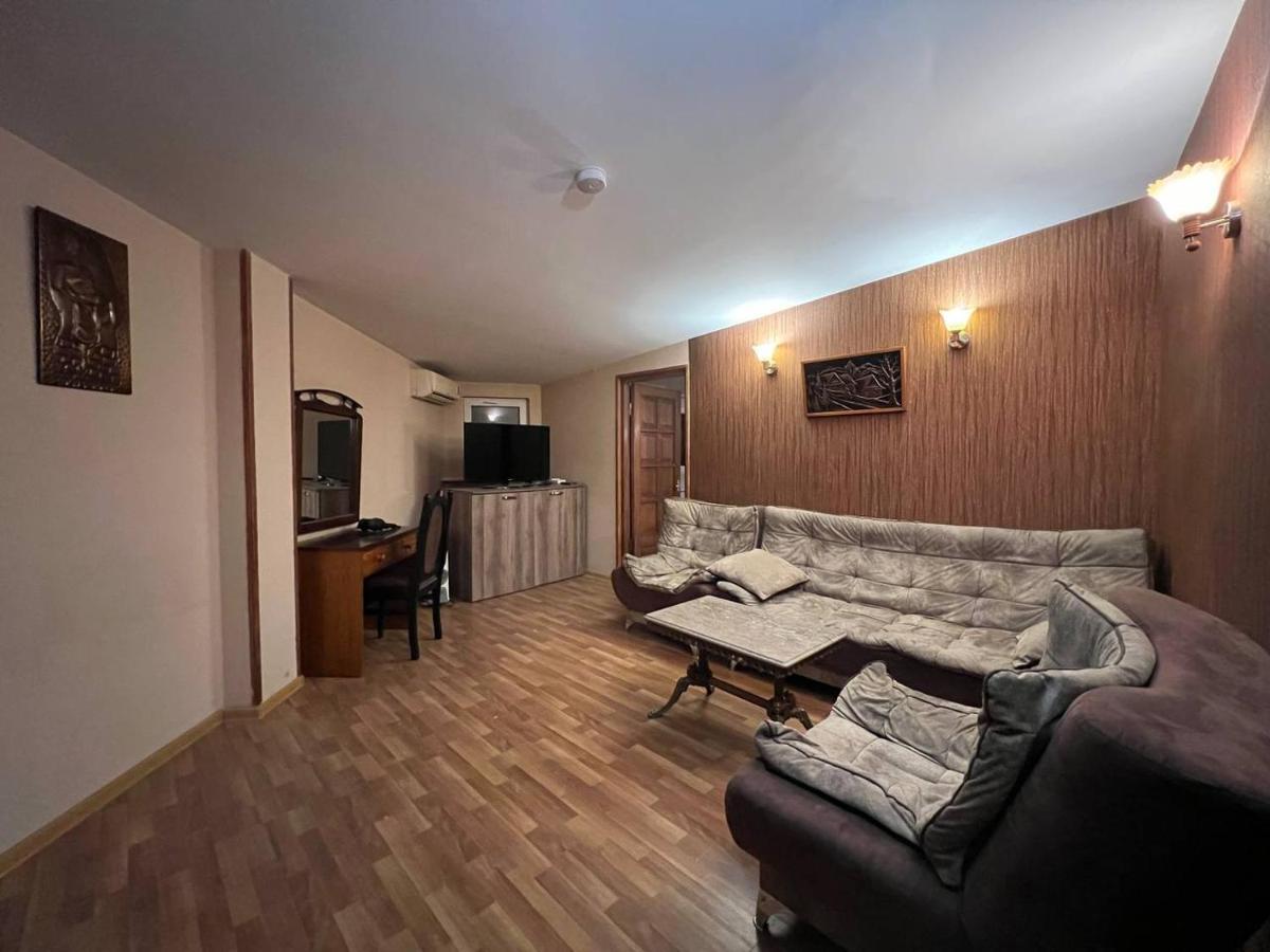 Georgian House Hotell Tbilisi Exteriör bild